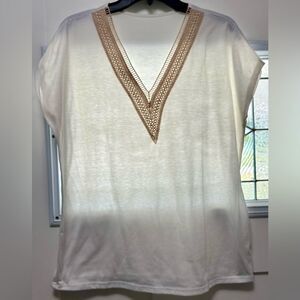 Woman’s Tee Shirt Blouse. White Cream V-Neck (240)